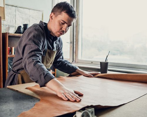 Firenze-Cuoio: Fedeltà all’artigianato italiano, qualità che conquista la fiducia del mercato